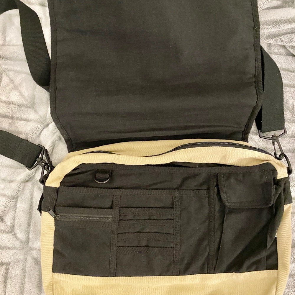 Eco-Conscious Hemp Messenger Laptop Bag - Picture 6 of 7